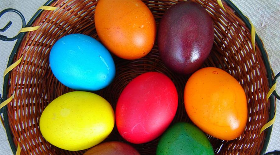 Jak dlouho skladovat obarvená vejce.  barevná vajíčka