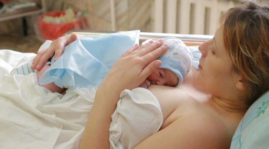 Кърмене навреме.  Колко често трябва да кърмите бебето си?  Трябва ли да събудя бебето си, за да се нахрани?