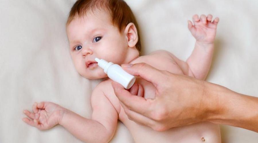 Измиваме носа на бебето с физиологичен разтвор.  Избор на средство за измиване на носа на дете Изплакнете носа на бебе