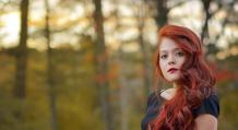 Červená barva vlasů: všechny odstíny a melíry (50 fotografií)